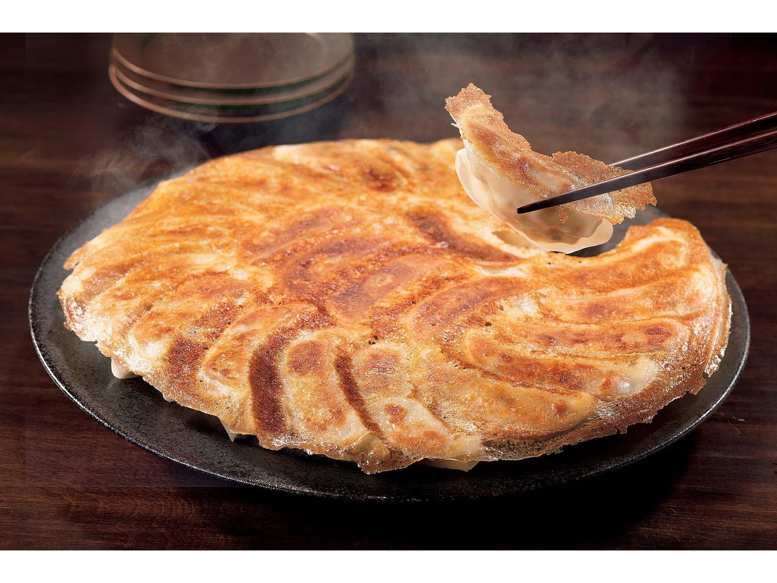 CO・OP パリッと羽根つき餃子 600g(標準24コ入)| コープこうべ CO・OP パリッと羽根つき餃子 600g(標準24コ入)| コープこうべ