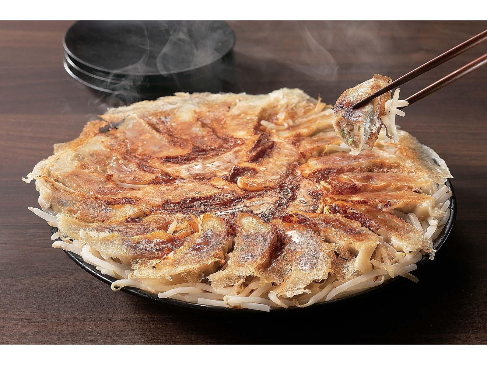 CO・OP パリッと羽根つき餃子 600g(標準24コ入)| コープこうべ CO・OP パリッと羽根つき餃子 600g(標準24コ入)| コープこうべ